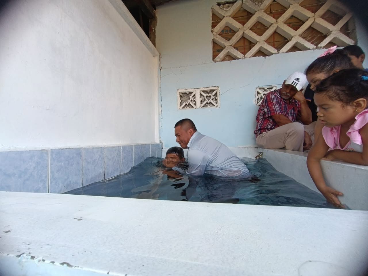 Un bautismo en la iglesia